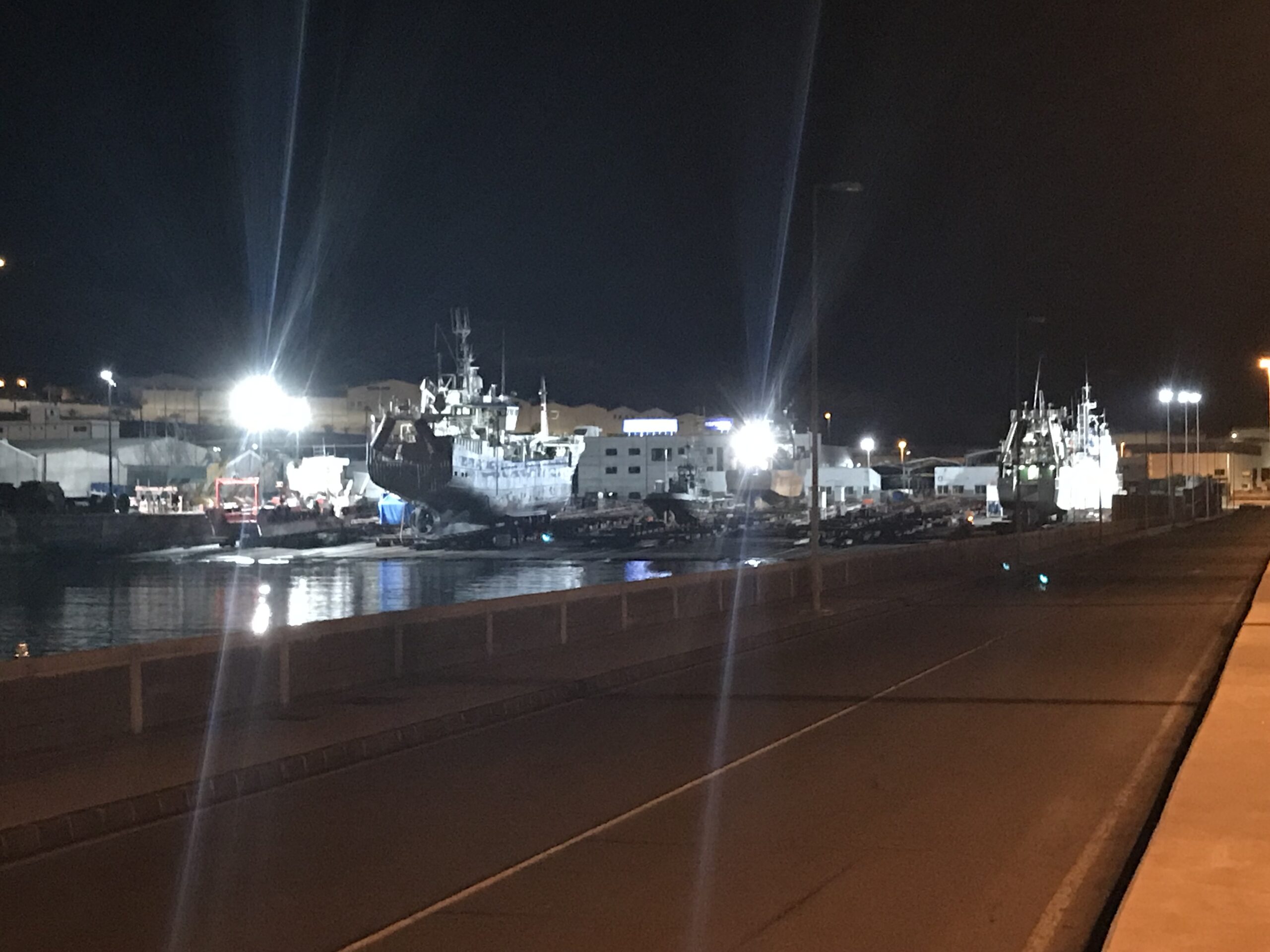 Iluminación con farolas de tecnología LED en Zamakona Yards Islas Canarias