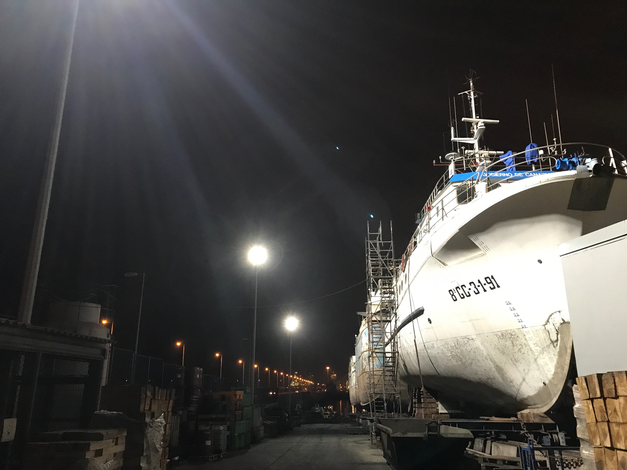 Iluminación LED en el puerto Zamakona Yards Islas Canarias