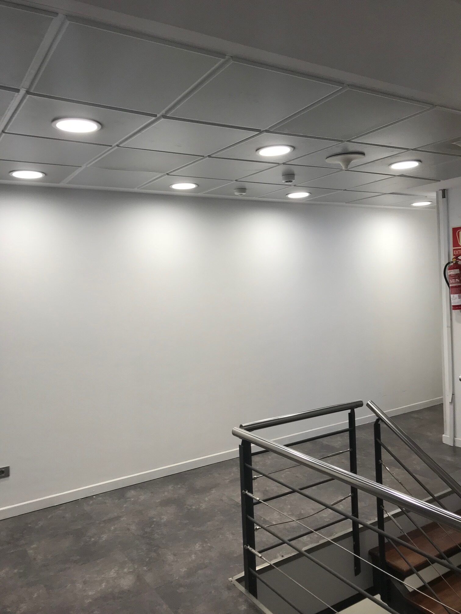Iluminación LED pasillos oficina Canarias
