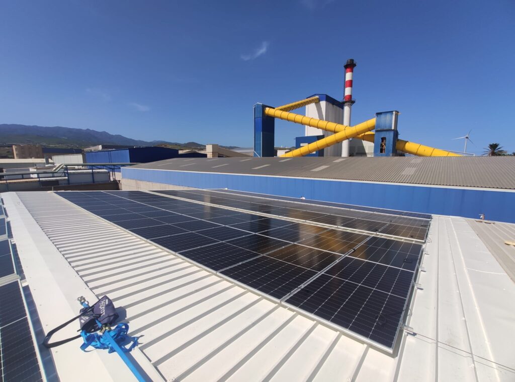 Tejado con panel solar