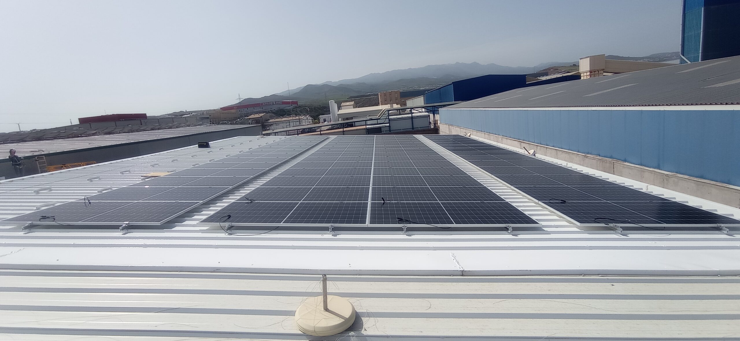 Tejado con panel solar