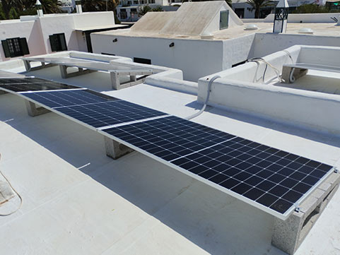 Instalación solar en Urbanización La Suerte