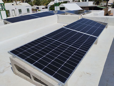 Instalación solar en Urbanización La Suerte