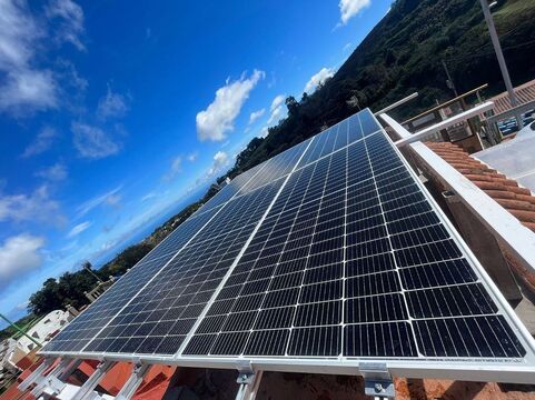 Instalación-paneles-solares-San Cristina.Gran-Canaria