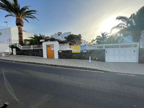 paneles-solares-puerto-del-carmen-lanzarote