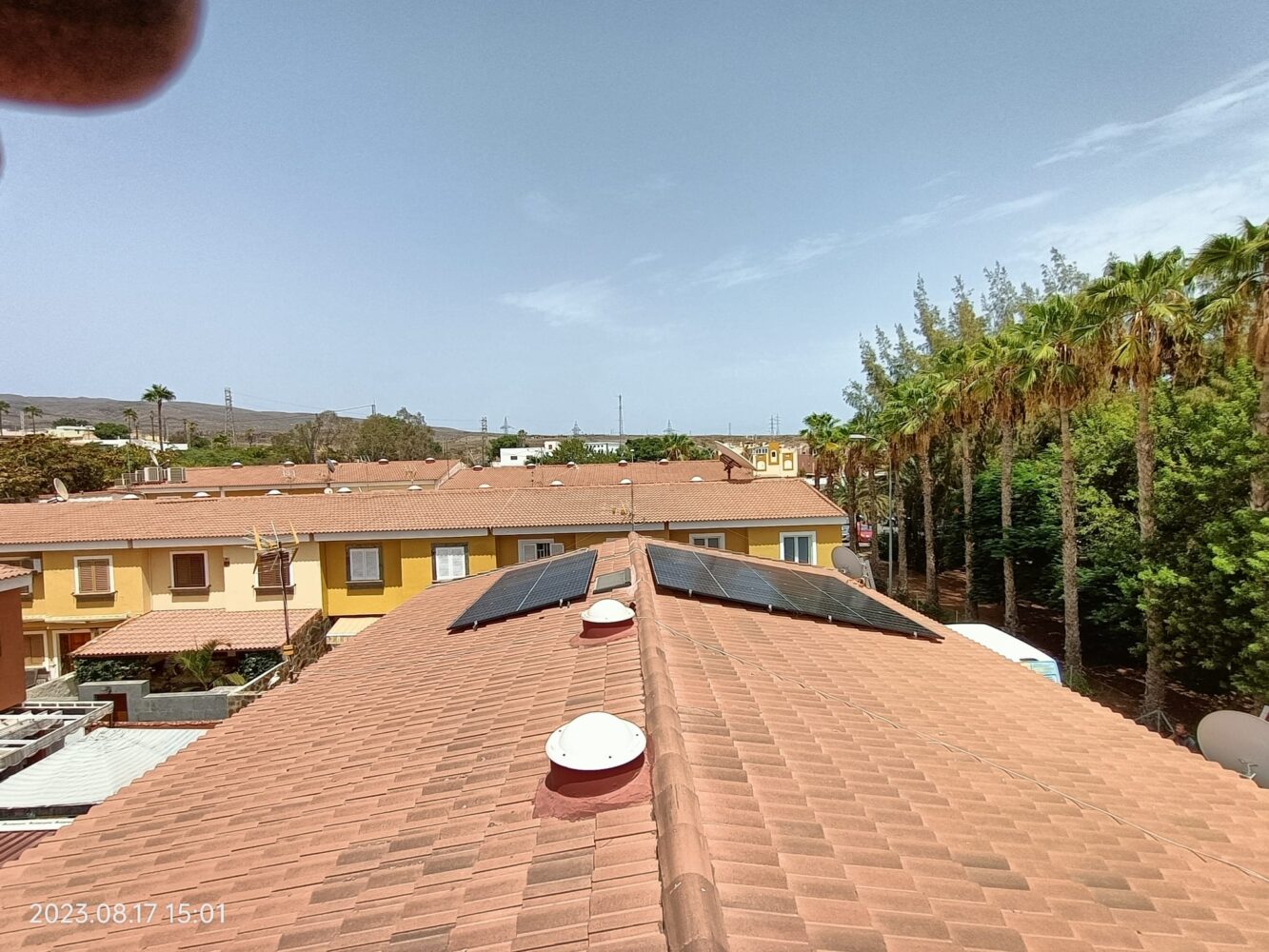 Placas solares en tejado inclinado
