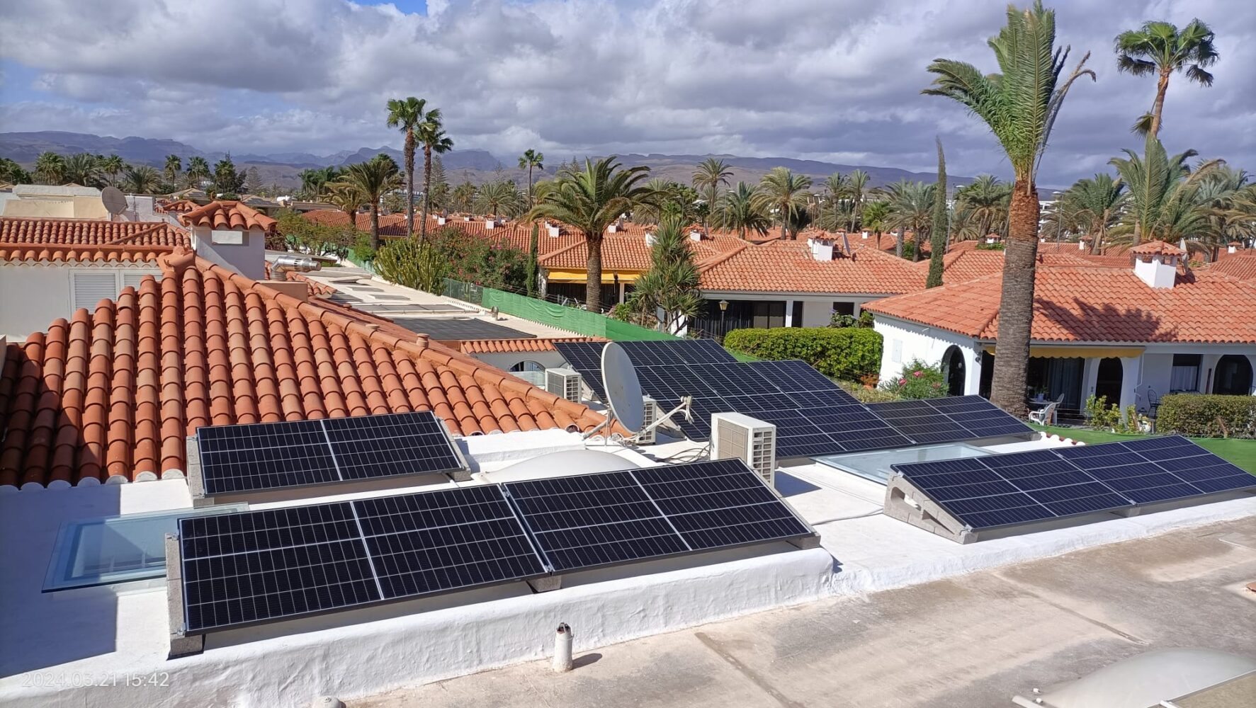 Instalación de un sistema fotovoltaico en Playa Del Inglés, Gran Canaria